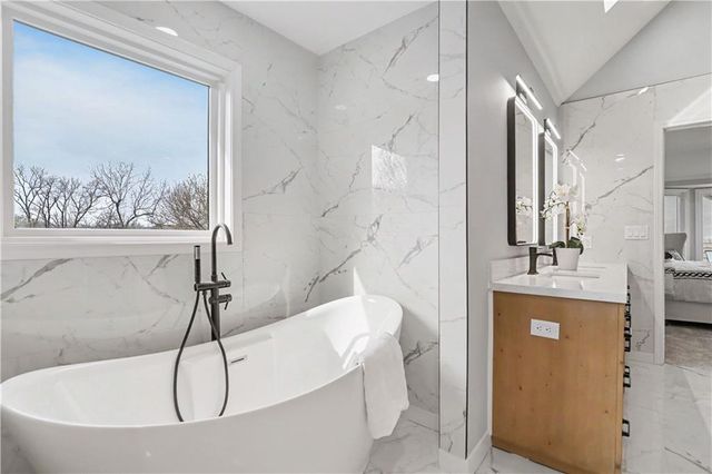 12650 Sherwood Drive, Leawood, KS 66209
