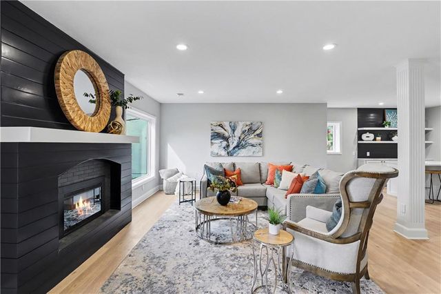 12650 Sherwood Drive, Leawood, KS 66209