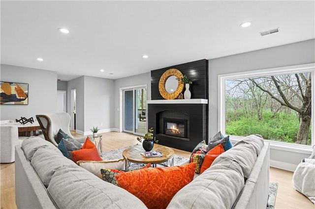 12650 Sherwood Drive, Leawood, KS 66209