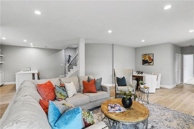 12650 Sherwood Drive, Leawood, KS 66209