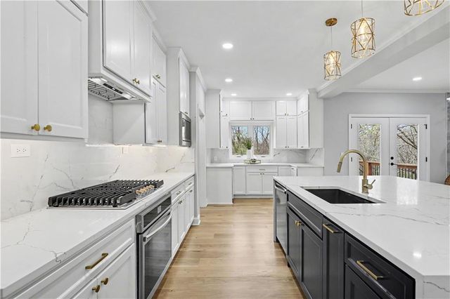 12650 Sherwood Drive, Leawood, KS 66209