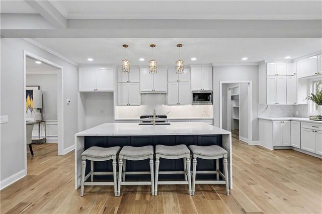 12650 Sherwood Drive, Leawood, KS 66209