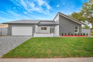 855 NW 76th Ter, Plantation, FL 33324