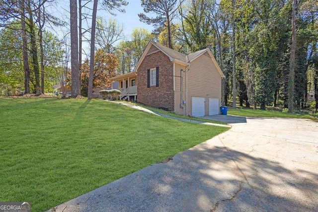 8633 Hilltop Road, Jonesboro, GA 30236