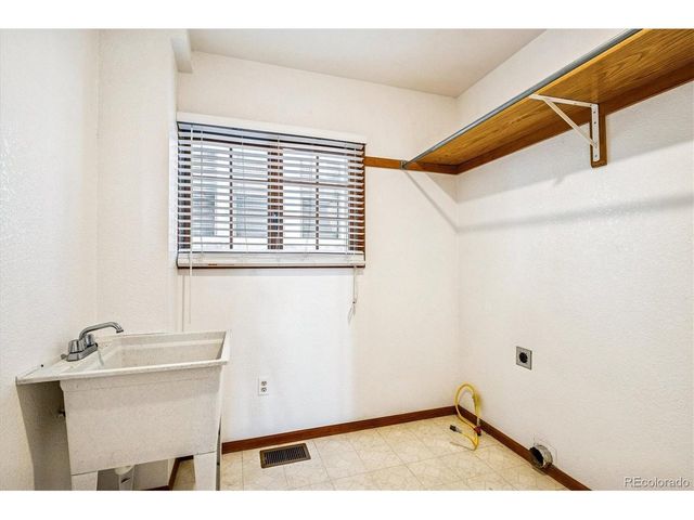 8230 S Ogden Cir, Littleton, CO 80122