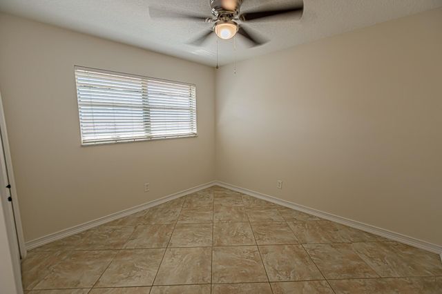 471 SE Lamon Lane, Port St Lucie, FL 34983