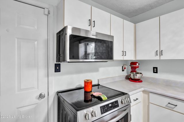 11415 Catalpa View Ct, Louisville, KY 40299