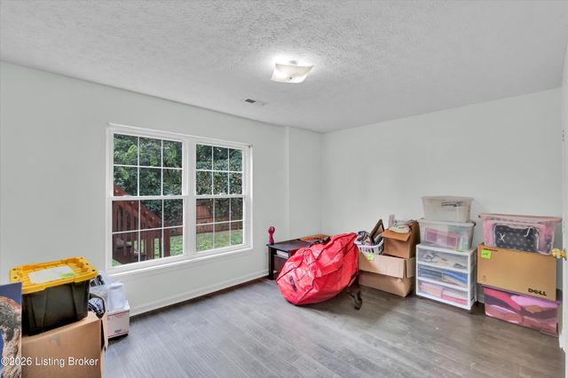 11415 Catalpa View Ct, Louisville, KY 40299