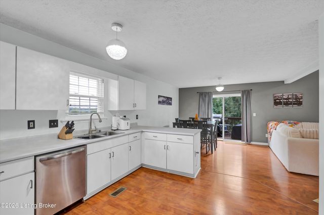 11415 Catalpa View Ct, Louisville, KY 40299