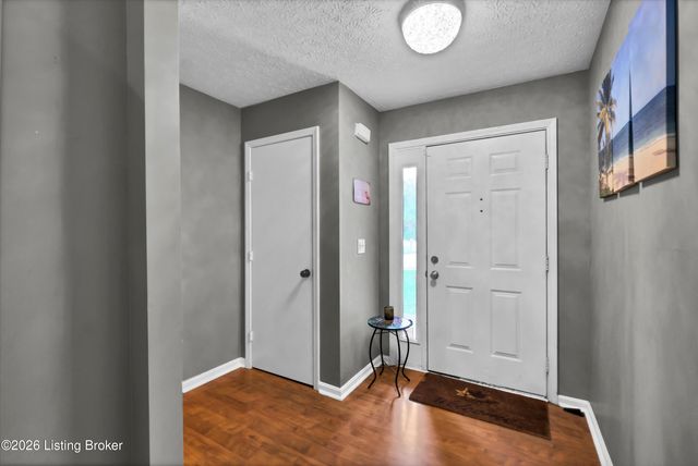 11415 Catalpa View Ct, Louisville, KY 40299