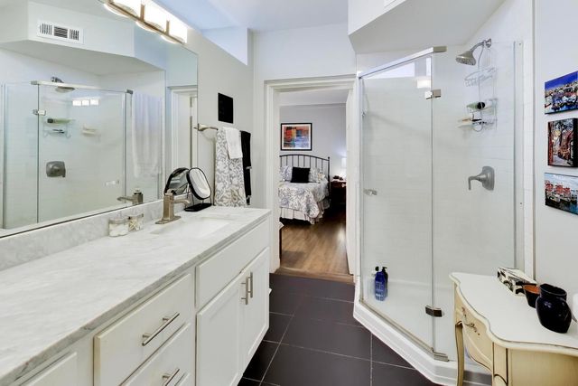 955 W Carmen Avenue 2B, Chicago, IL 60640