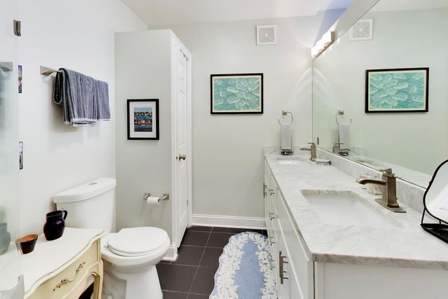 955 W Carmen Avenue 2B, Chicago, IL 60640