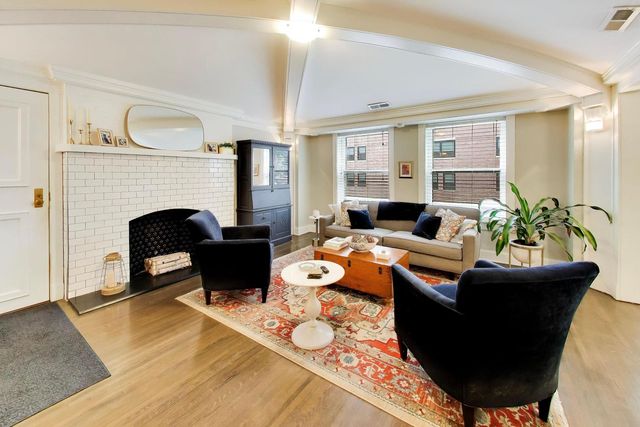 955 W Carmen Avenue 2B, Chicago, IL 60640