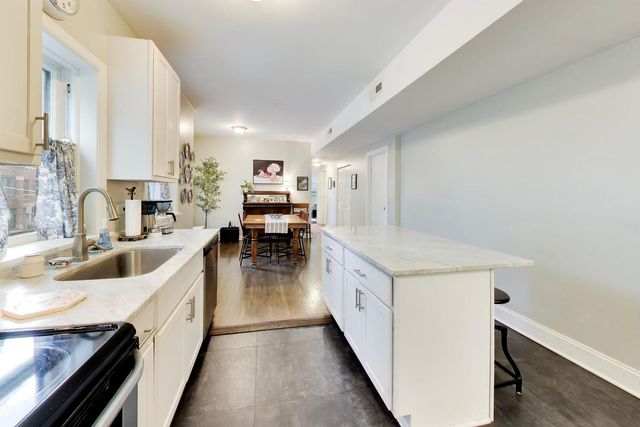 955 W Carmen Avenue 2B, Chicago, IL 60640