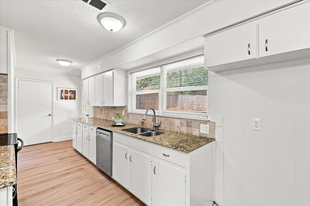 403 E Huitt Lane, Euless, TX 76040