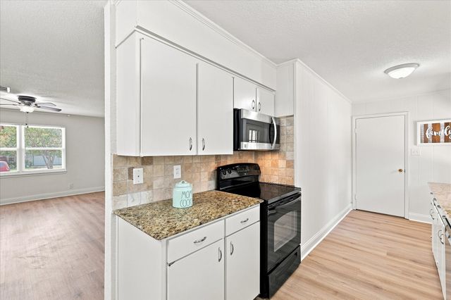 403 E Huitt Lane, Euless, TX 76040