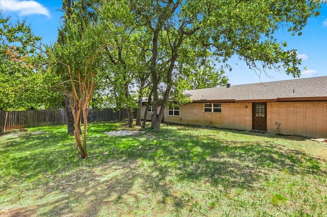 403 E Huitt Lane, Euless, TX 76040