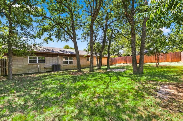 403 E Huitt Lane, Euless, TX 76040