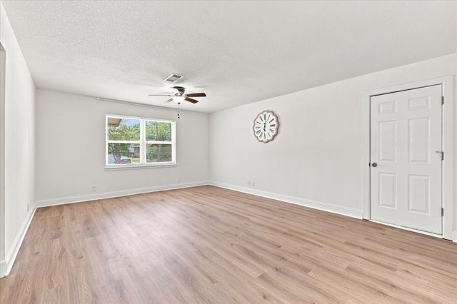 403 E Huitt Lane, Euless, TX 76040