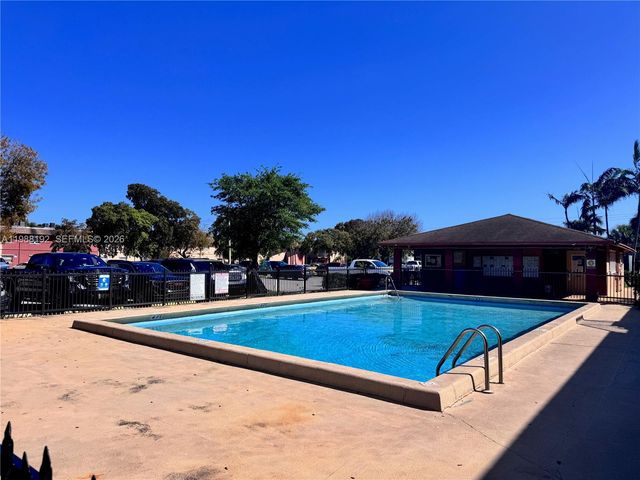 95 NE 41st St L174, Oakland Park, FL 33334