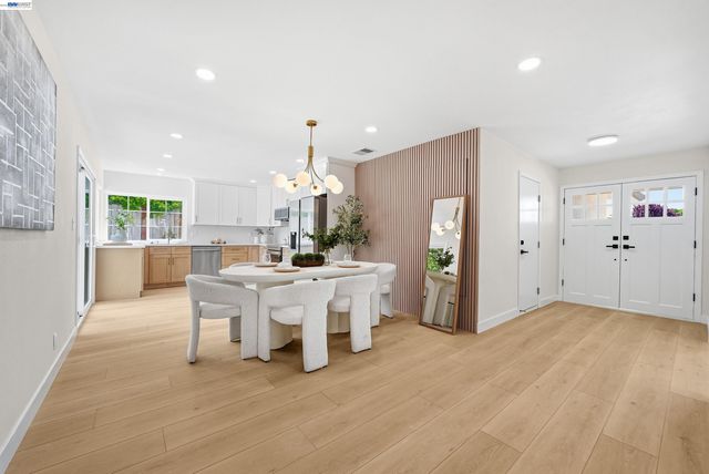 32419 Woodland Dr, Union City, CA 94587