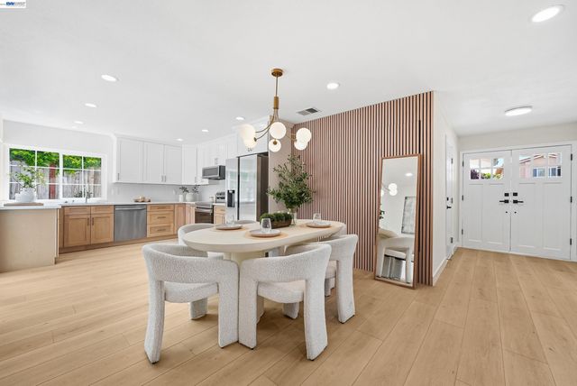 32419 Woodland Dr, Union City, CA 94587