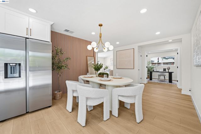 32419 Woodland Dr, Union City, CA 94587