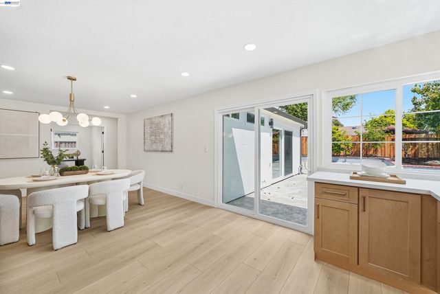 32419 Woodland Dr, Union City, CA 94587