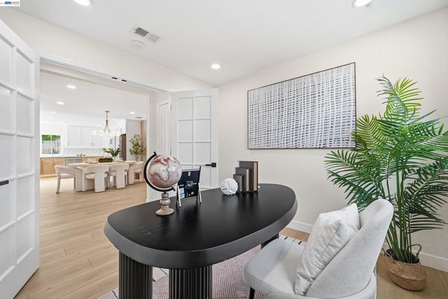 32419 Woodland Dr, Union City, CA 94587