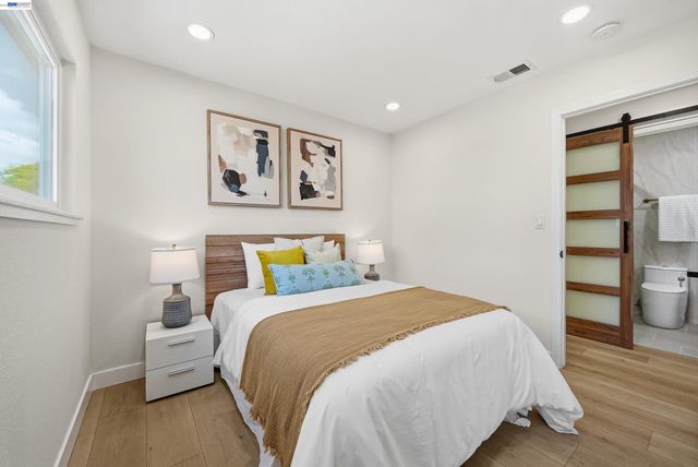 32419 Woodland Dr, Union City, CA 94587