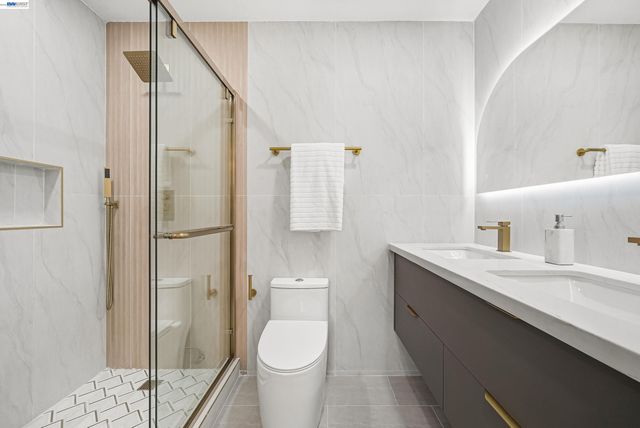 32419 Woodland Dr, Union City, CA 94587