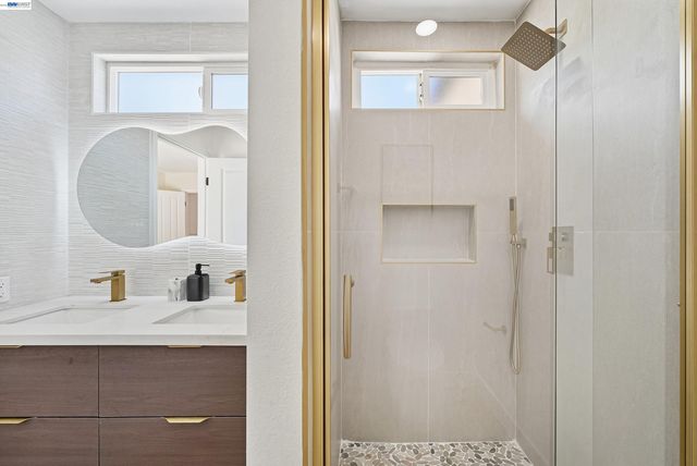 32419 Woodland Dr, Union City, CA 94587