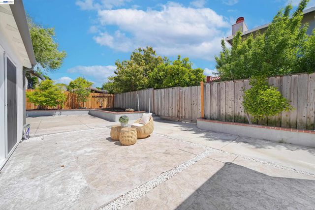 32419 Woodland Dr, Union City, CA 94587