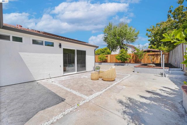 32419 Woodland Dr, Union City, CA 94587