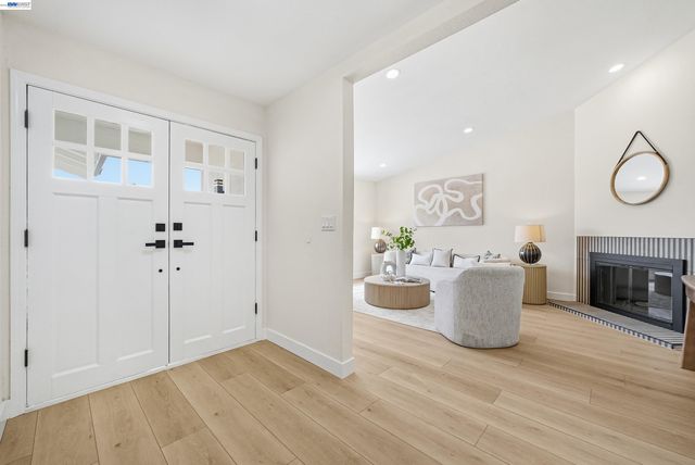 32419 Woodland Dr, Union City, CA 94587