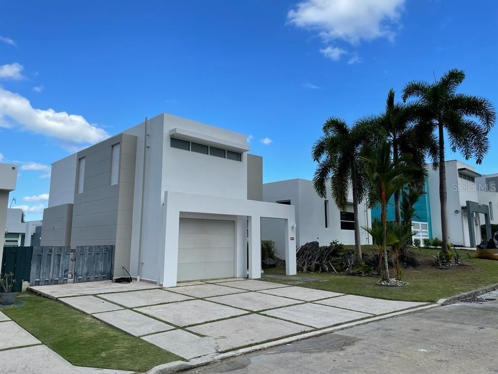 Image 1 of property listing at LERIDA 409 MANSIONES DE CIUDAD JARDIN, Caguas, PR 00727