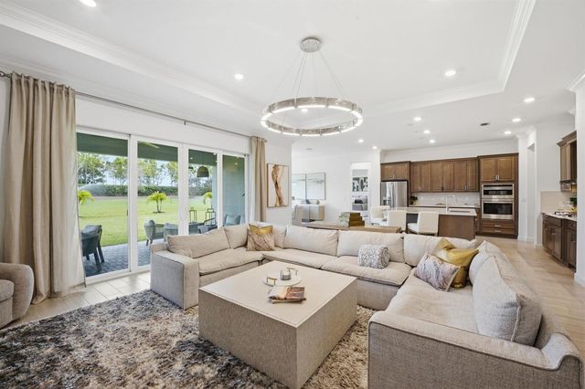 732 Hookline Circle, Loxahatchee, FL 33470