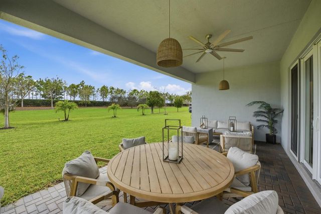 732 Hookline Circle, Loxahatchee, FL 33470