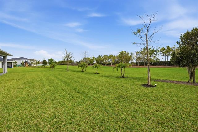 732 Hookline Circle, Loxahatchee, FL 33470