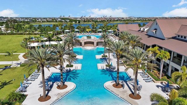 732 Hookline Circle, Loxahatchee, FL 33470