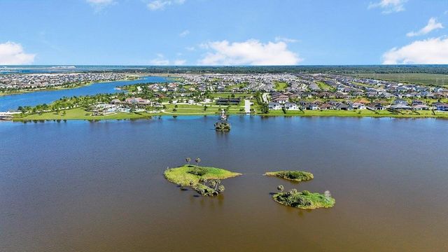 732 Hookline Circle, Loxahatchee, FL 33470