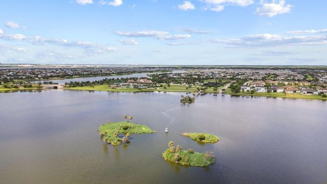 732 Hookline Circle, Loxahatchee, FL 33470