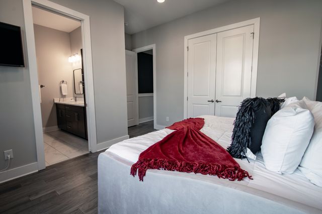 1411 Napoleon St, Nashville, TN 37207