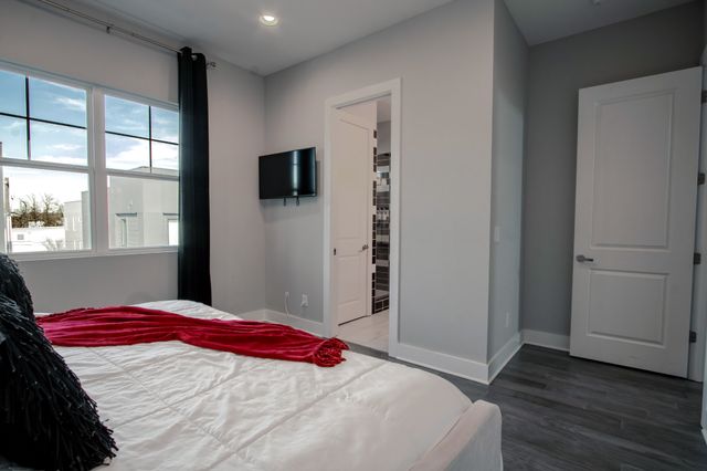 1411 Napoleon St, Nashville, TN 37207