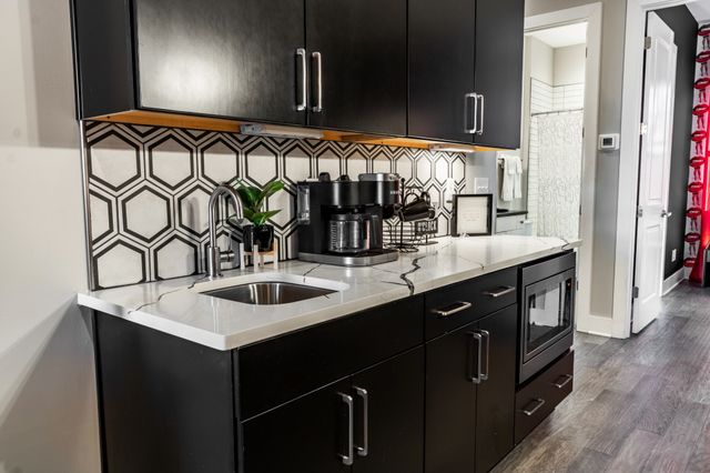 1411 Napoleon St, Nashville, TN 37207