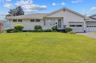 113 Bellshire Lane, Syracuse, NY 13208