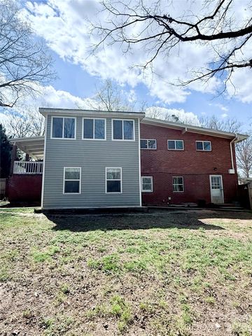 3743 Crosland Road, Winston Salem, NC 27106