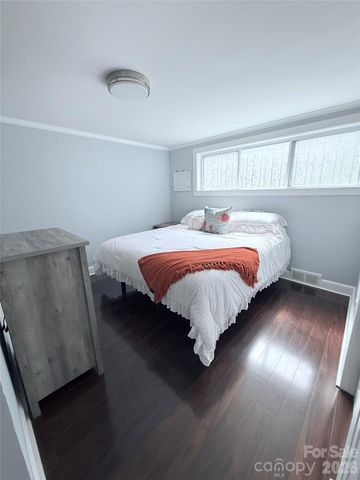 3743 Crosland Road, Winston Salem, NC 27106