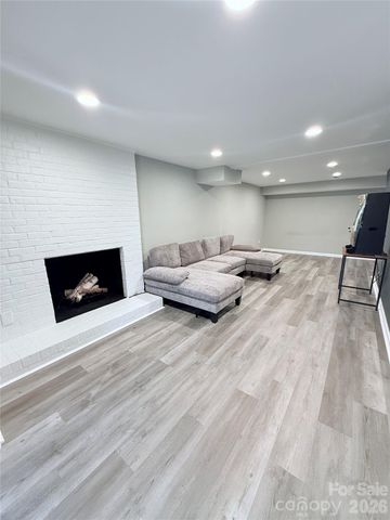 3743 Crosland Road, Winston Salem, NC 27106