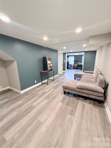 3743 Crosland Road, Winston Salem, NC 27106